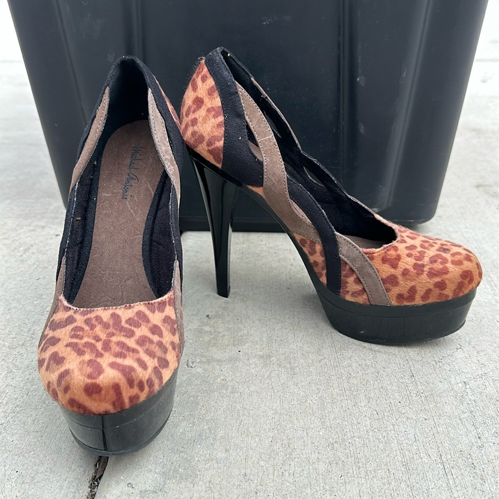 Leopard pumps